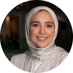 Enaam Ahmed Ali (dagvoorzitter)